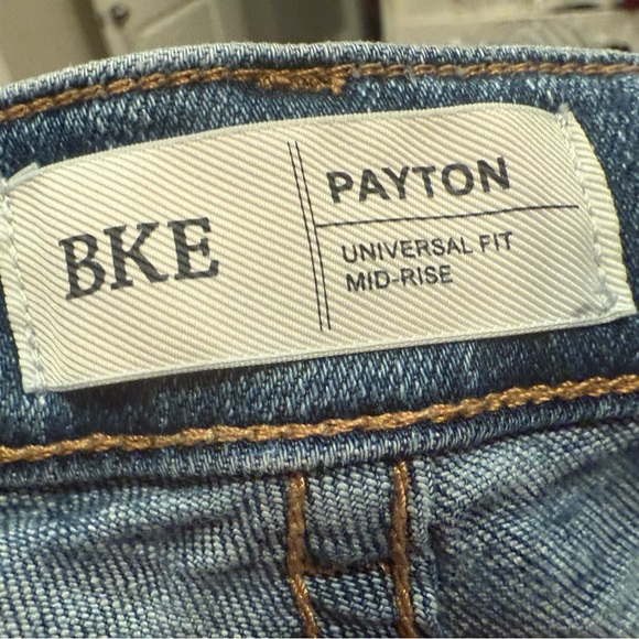 BKE Payton UNIVERSAL FIT MID-RISE Capri Jean Medium Wash Size 29 - Picture 4 of 4